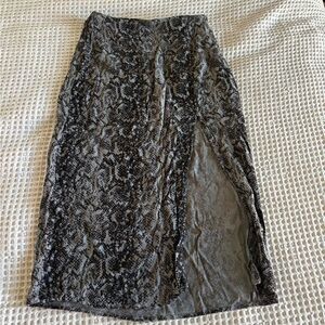 Abercrombie & Fitch Black and Grey Snakeskin Print Skirt